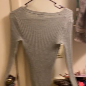 Women’s long sleeve ribbed sweater.